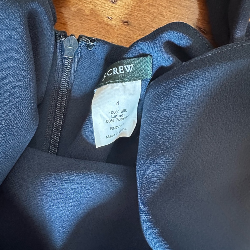 Size 4 navy silk dresss - Picture 3 of 5